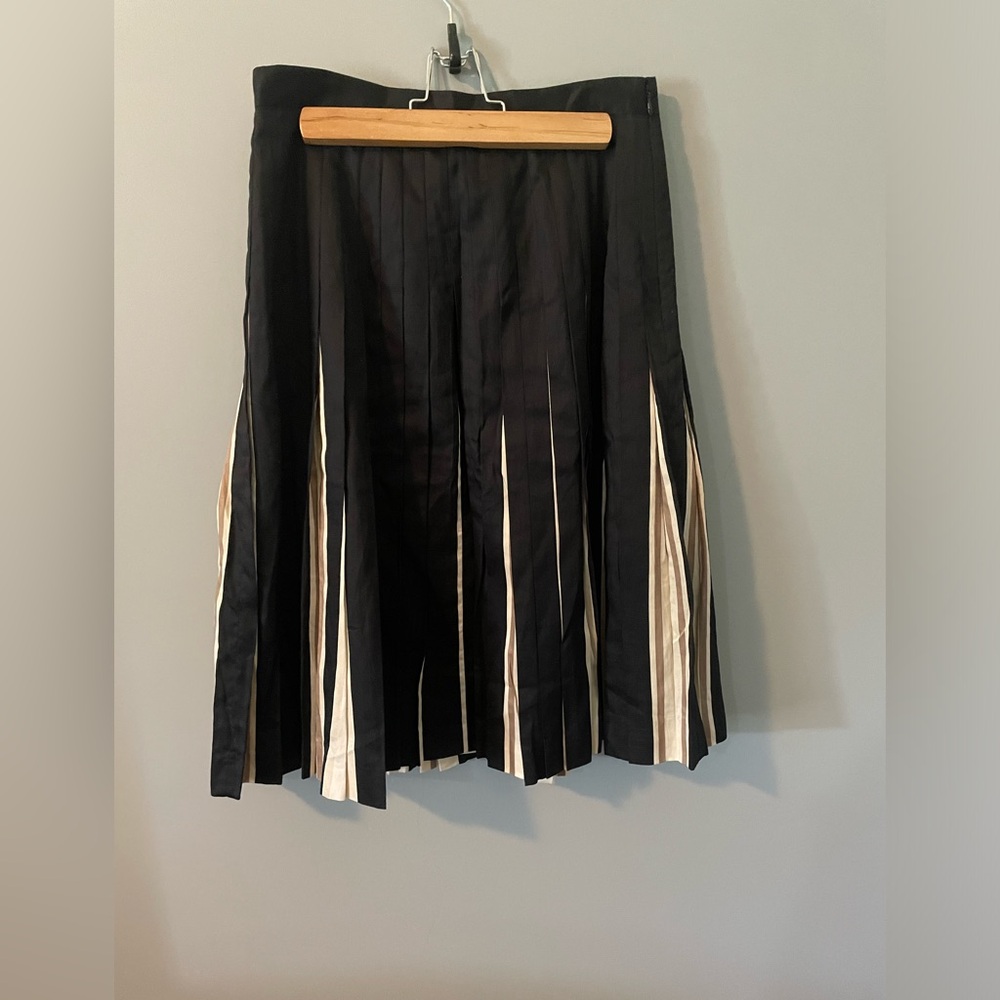 Ann Taylor Loft Black & Tan Pleated Skirt